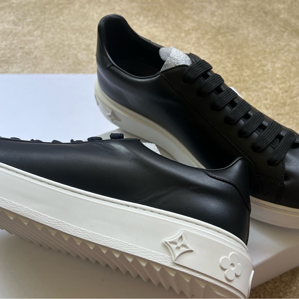 Louis Vuitton Time out sneakers AUTHENTIC